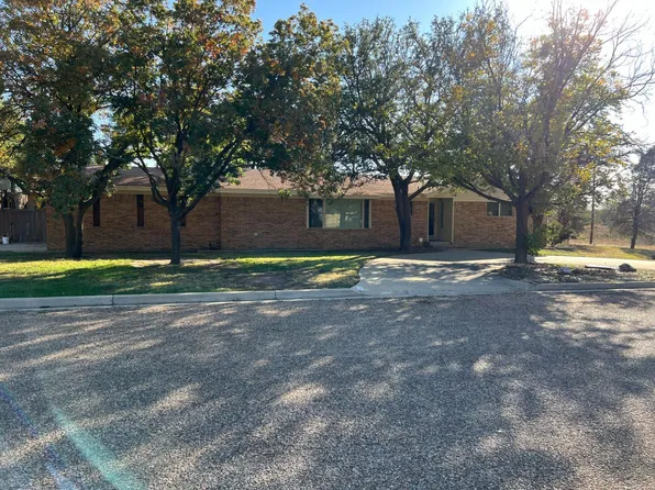 1304 3rd St, Plains, TX 79355