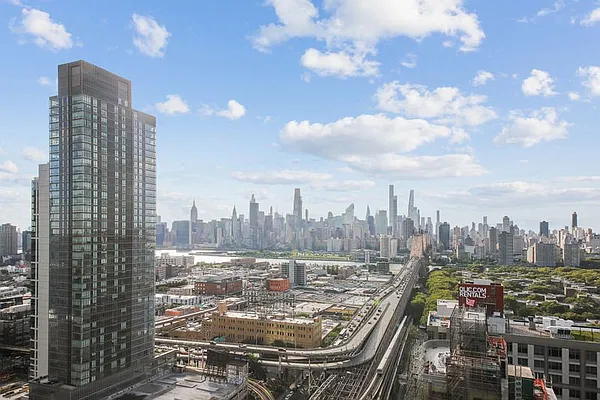 Link Apartments QPN