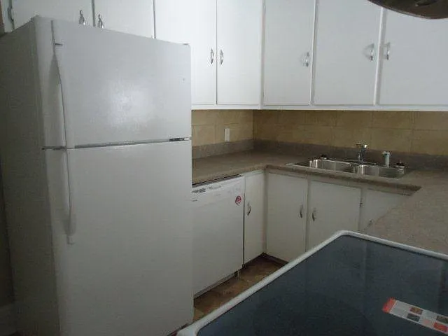 702 W Main St — Photo 4