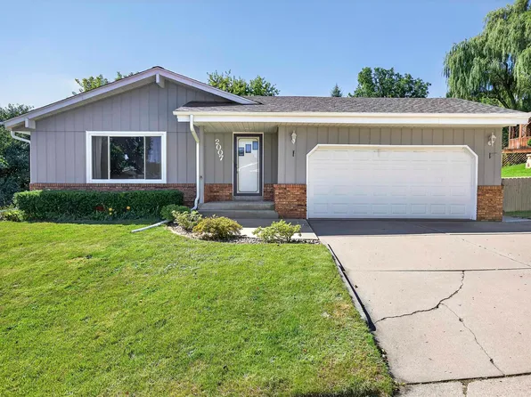 2007 Kathy Ct, Waukesha, WI 53188