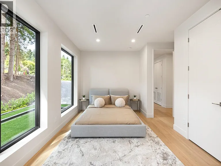 620 Kenwood Rd — Photo 10