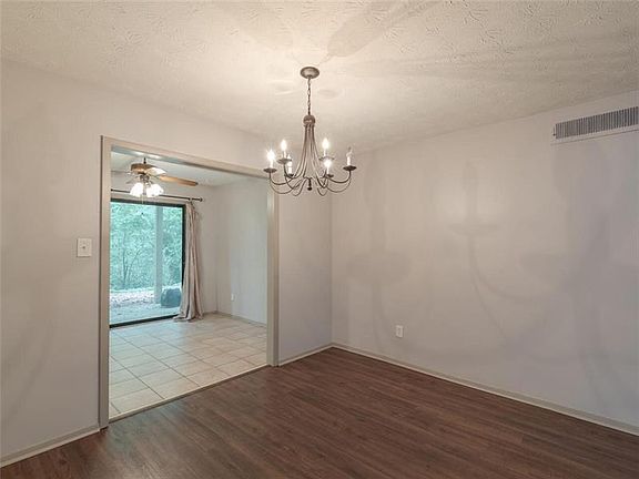 5th image of 402 River Mill Cir