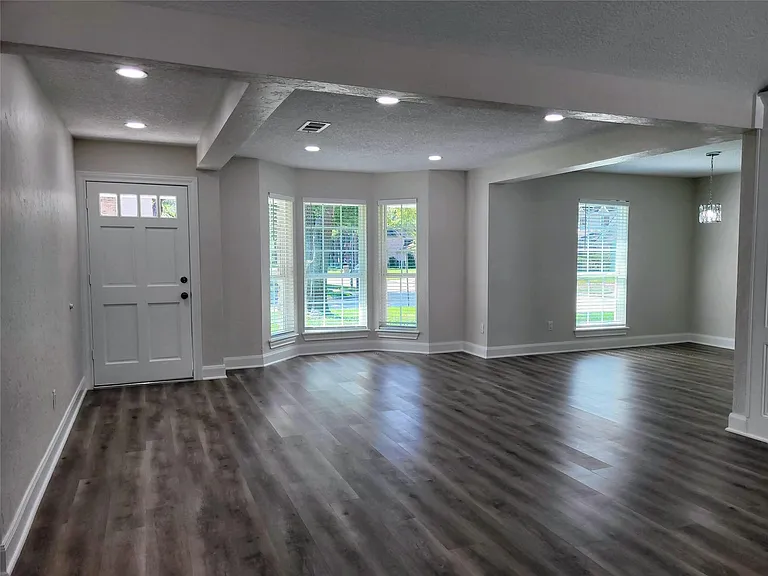 11926 Stillwater Dr — Photo 14
