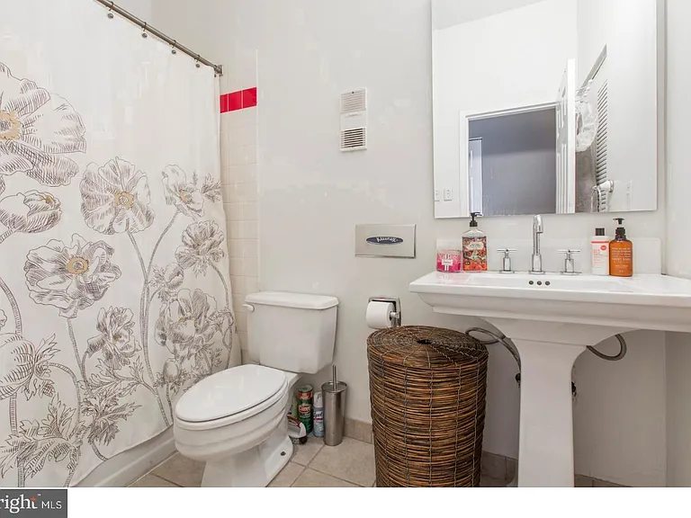 1010 Race St #6C — Photo 16