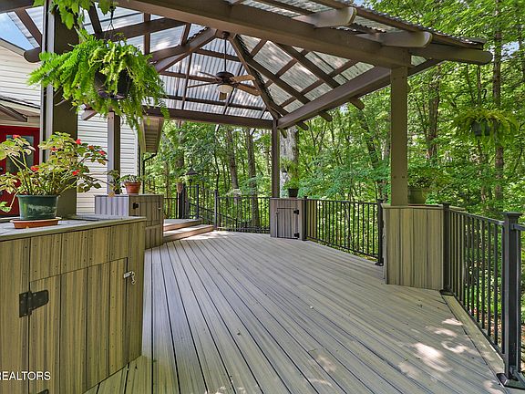 5th image of 222 Foxfire Ln