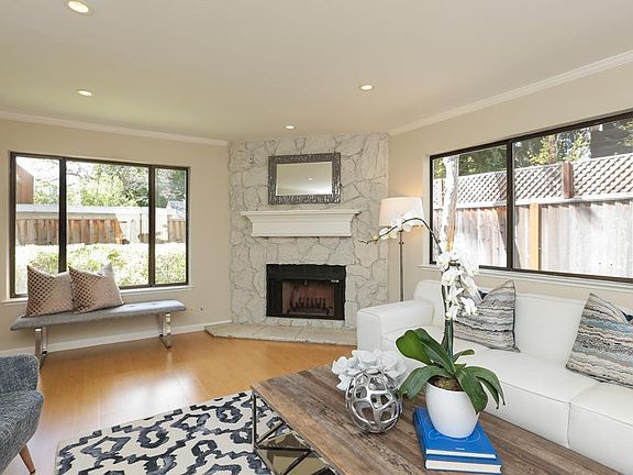 4th image of 724 Roble Ave #7