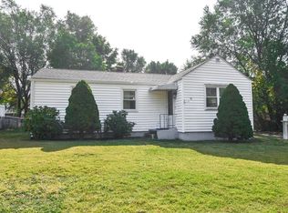 45 Redfern Dr, Springfield, MA 01109