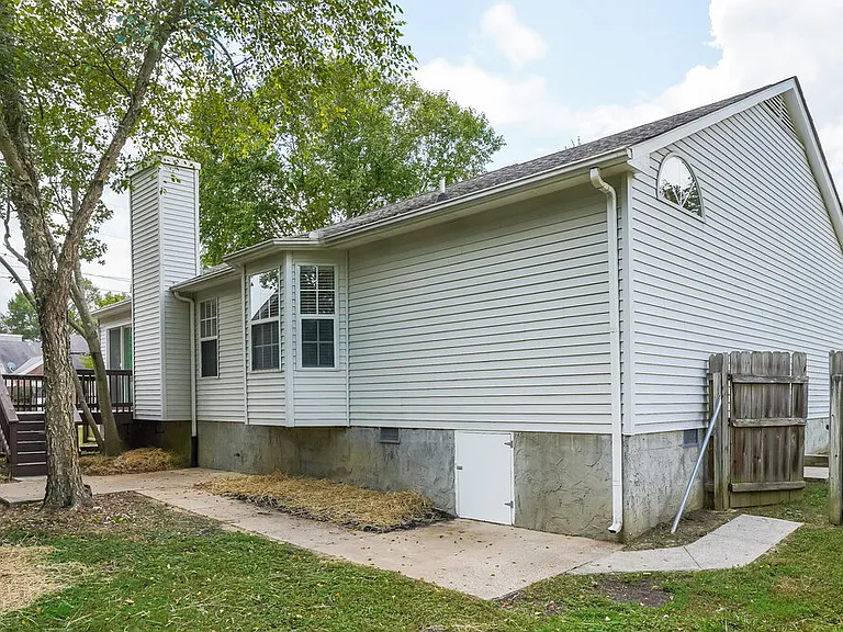 1019 Cedar Creek Village Rd — Photo 16