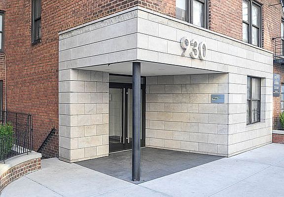 5th image of 930 Sheridan Ave APT 4G