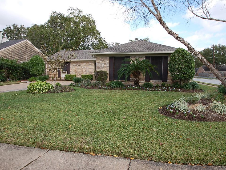 1st image of 18002 Brooknoll Dr