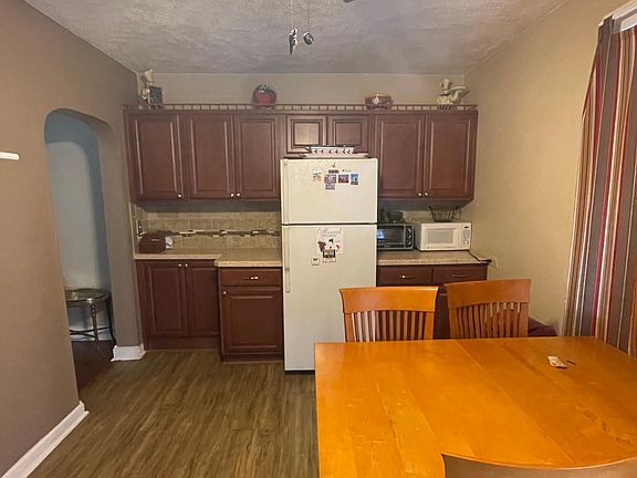 2nd image of 1060 E 200th St