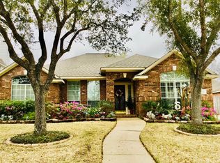 2530 Princeton Dr, Pearland, TX 77584