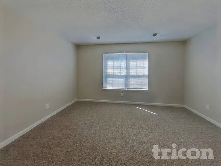 500 Gingerbread Ct S — Photo 3