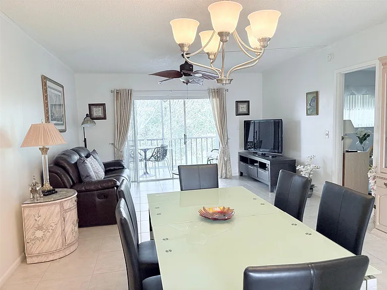 1055 Country Club Dr #404 — Photo 7