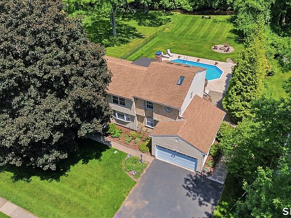 2nd image of 36 Willowbrook Road