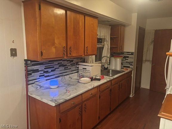 5th image of 1600 Difford Dr