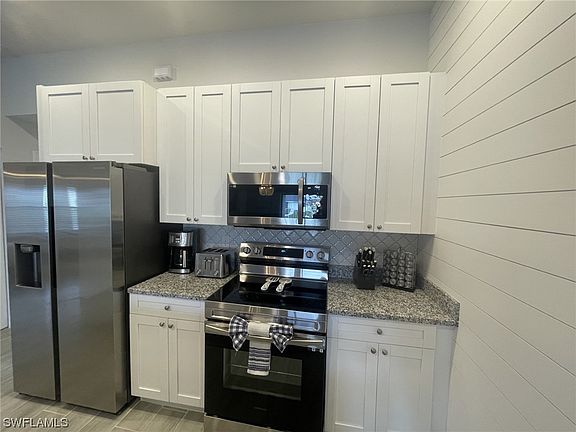 2nd image of 321-323 SW 47th Ter