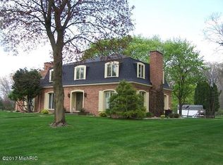 1330 Ridgewood Dr, Hastings, MI 49058