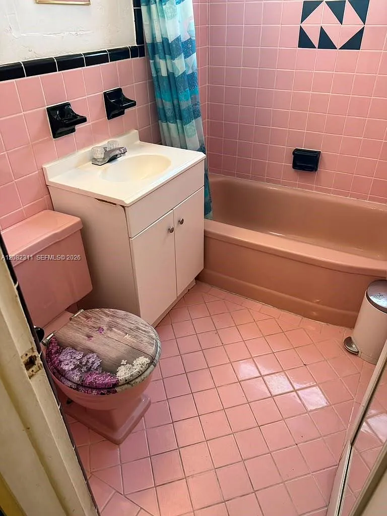The Beverly Arms Condo — Photo 4