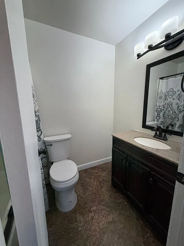 2 bed, 1.0 bath, 834 sqft, $2,600 — Photo 3