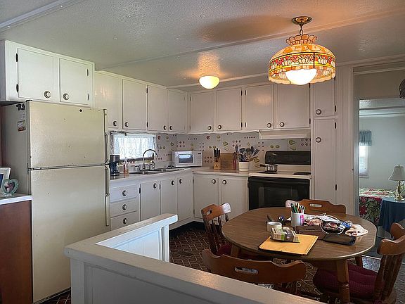 3rd image of 15 Stephens Ave