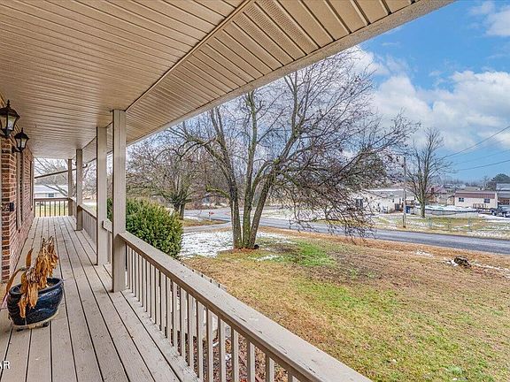 5th image of 1605 Rolling Hills Dr