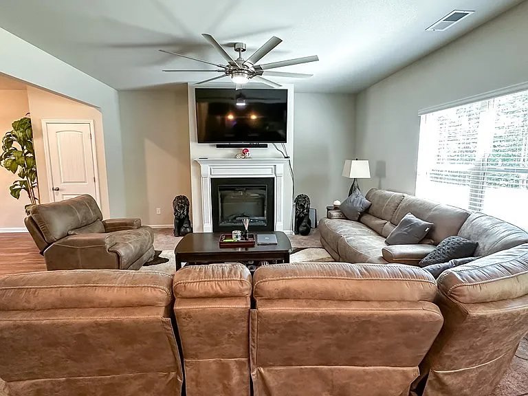 135 Collington Cir — Photo 7
