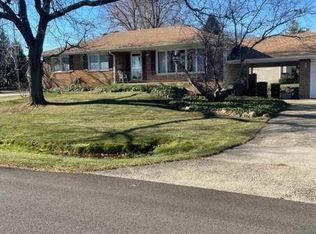 1530 Algonquin Dr, Schaumburg, IL 60193