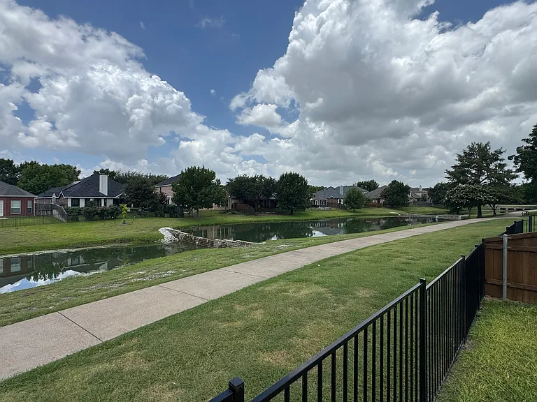 1823 Bur Oak Dr — Photo 19