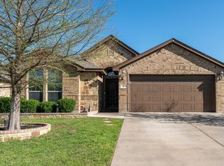 404 Brookhollow Ln, Saginaw, TX 76131