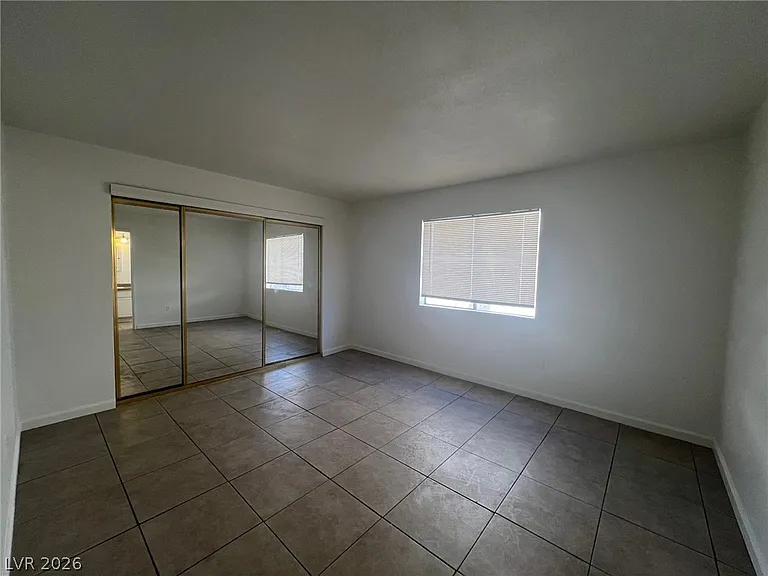 2781 Eldora Cir #B — Photo 9