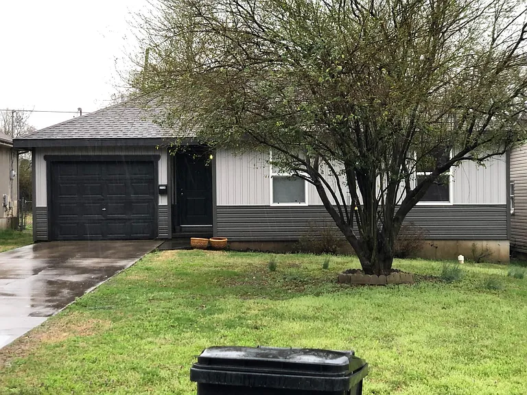 2726 W Lincoln St — Photo 1