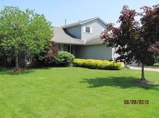 1175 Meadowview Ln, Amherst, OH 44001