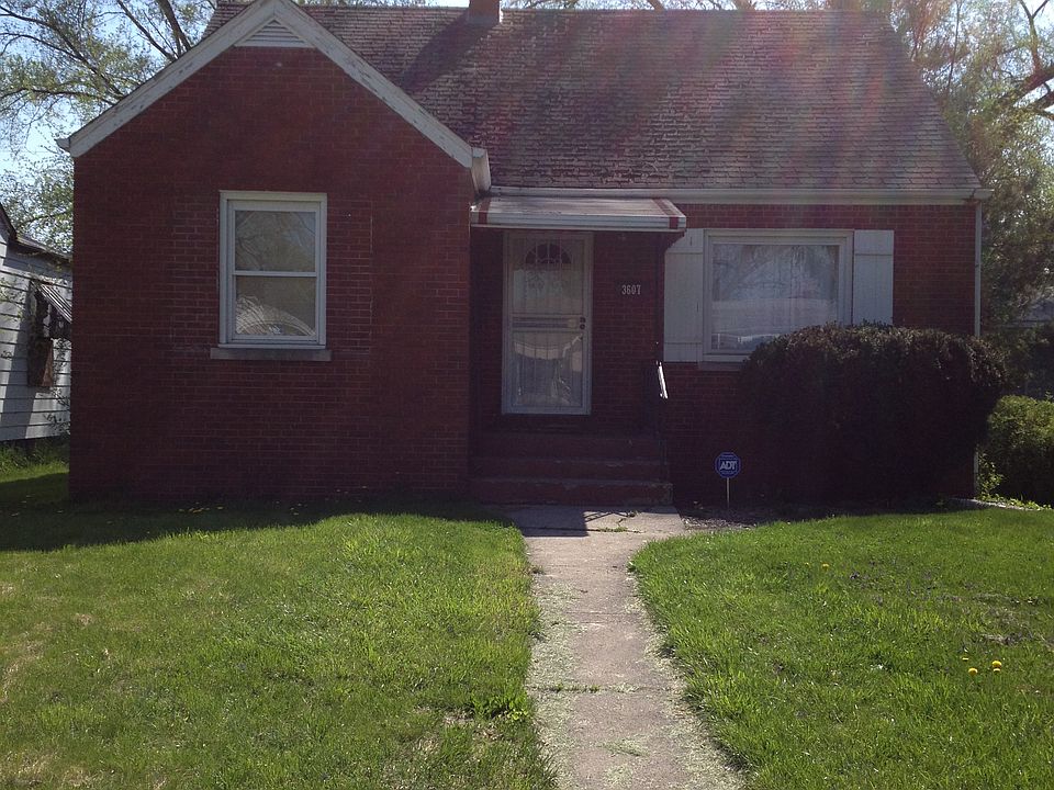 2nd image of 3607 Lincoln St