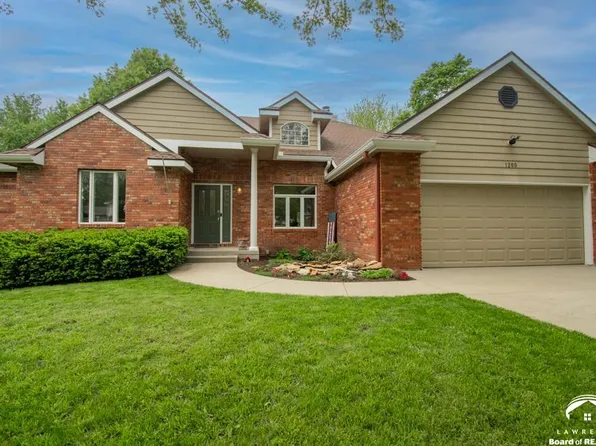 1209 10th St, Baldwin City, KS 66006
