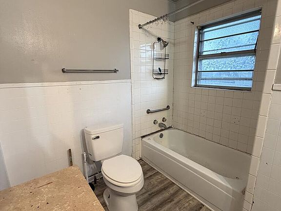 18th image of 103 W Thomas St