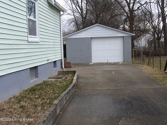 3rd image of 1530 Southgate Ave
