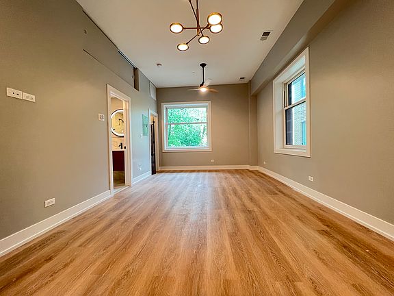 5th image of 448 W Barry Ave #201