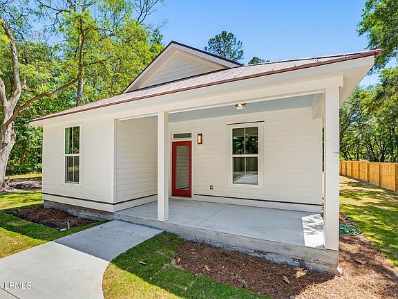 3rd image of 23 Seabrook Center Road