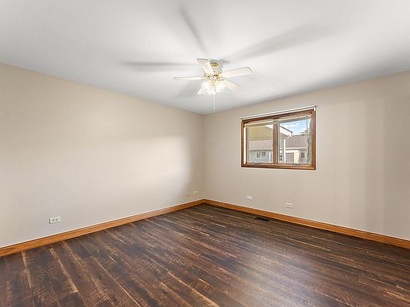 5th image of 1101 Cambridge Ln