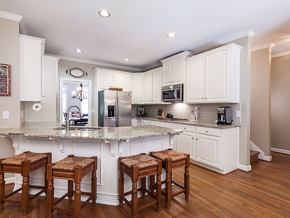 4th image of 988 Marbury Ct
