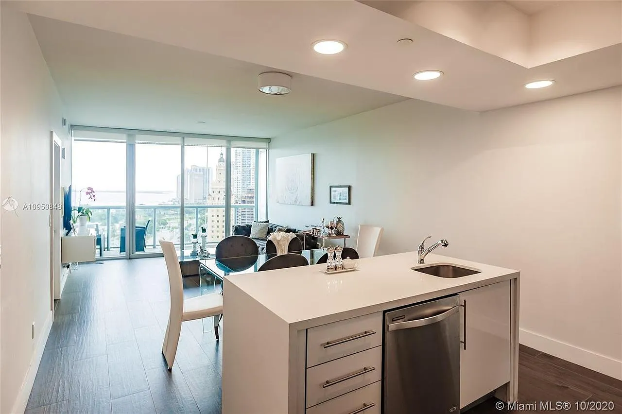 1 bed, 843 sqft, $2,500 — Photo 4