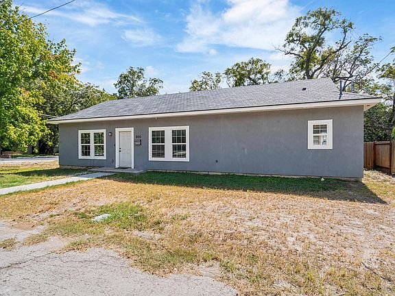 2nd image of 200 Wallen St