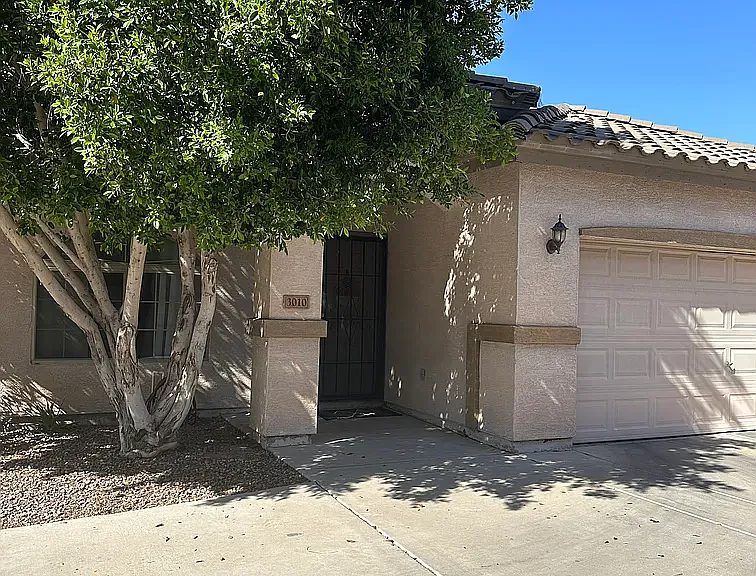 3010 E Kings Ave — Photo 1