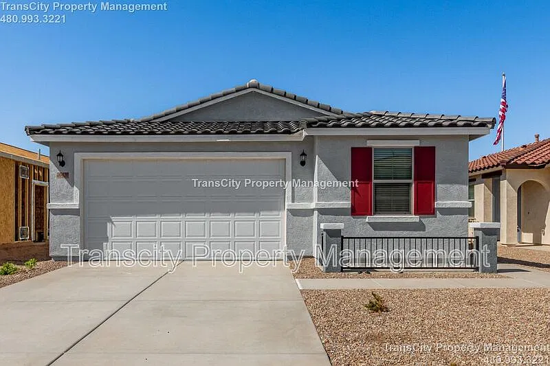 3 bed, 2.0 bath, 1439 sqft, $1,695 — Photo 1