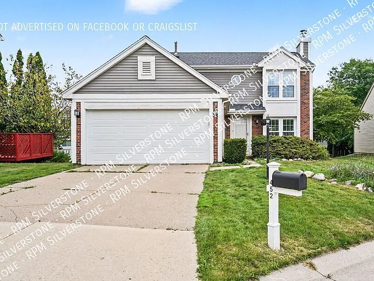 452 Farmridge Ct — Photo 2