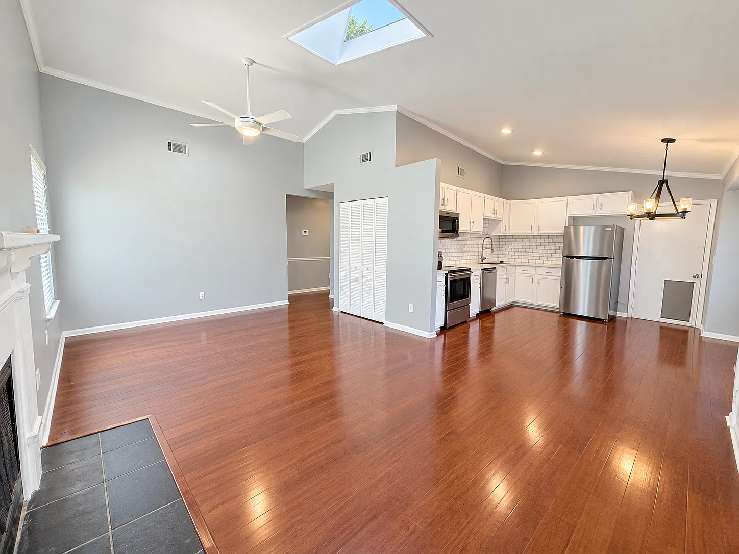 3 bed, 1103 sqft, $3,500 — Photo 2