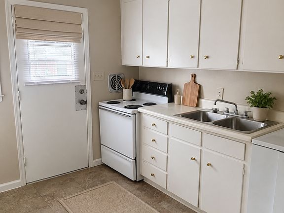 3rd image of 4333 Walker Rd #11
