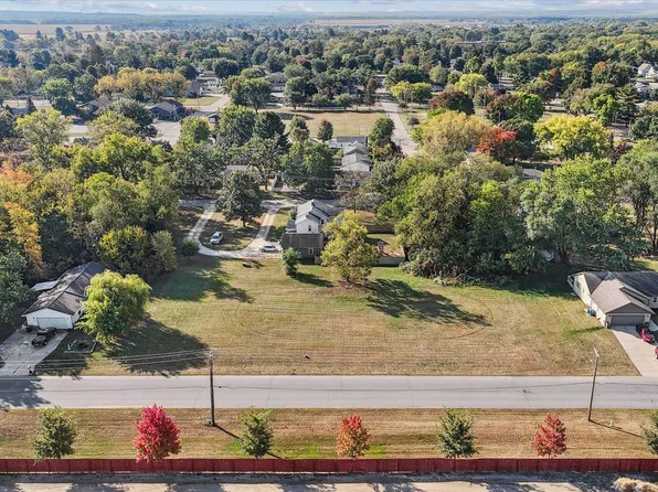 2 2nd St, Brodhead, WI 53520