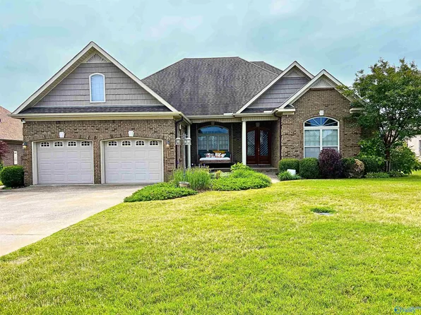 22932 Ledges Dr, Athens, AL 35613